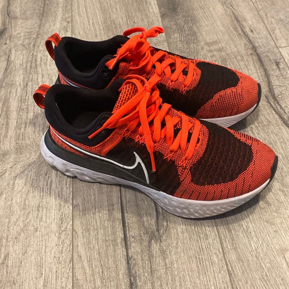 Nike Flyknit Sneakers